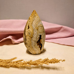 Gele crazy lace agaatsculptuur met druzy - Insight Stones