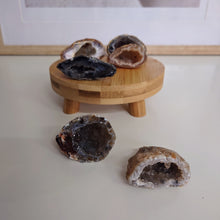 Carica l&#39;immagine nel visualizzatore di Gallery, Kleine agaatgeodes - Insight Stones