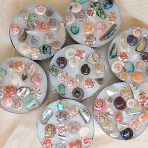 Versierde waxinelichtjes - brandduur: 8 uur - Insight Stones