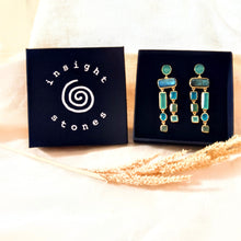 Load image into Gallery viewer, Boho zomer oorbellen met blauwe en groene edelstenen - Insight Stones