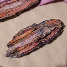 Afbeelding in Gallery-weergave laden, Crazy lace agaat slabs - Insight Stones