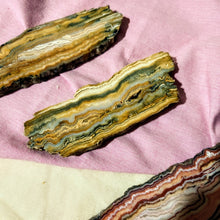 Afbeelding in Gallery-weergave laden, Crazy lace agaat slabs - Insight Stones