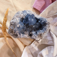 Afbeelding in Gallery-weergave laden, Grote Celestien Geode - Insight Stones