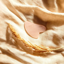 Carica l&#39;immagine nel visualizzatore di Gallery, Gua sha Rozenkwarts - Insight Stones