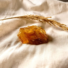 Carica l&#39;immagine nel visualizzatore di Gallery, Honingcalciet brok - Insight Stones