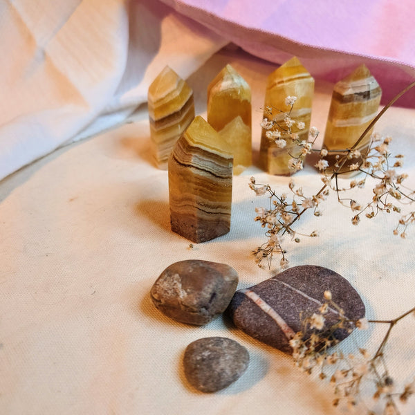 Kleine gele fluoriettorentjes - Insight Stones