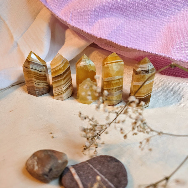 Kleine gele fluoriettorentjes - Insight Stones
