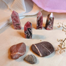 Load image into Gallery viewer, Kleine rhodochrosiettorentjes - Insight Stones