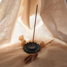 Charger l&#39;image dans la galerie, Lotus zeepsteen kaars- en wierookhouder - Insight Stones