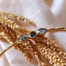 Load image into Gallery viewer, Minimalistische vergulde armband met blauwe ioliet - Insight Stones