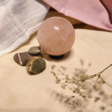 Afbeelding in Gallery-weergave laden, Rozenkwartsbol met ster en regenboog - Insight Stones