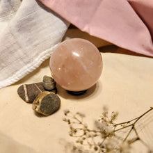 Afbeelding in Gallery-weergave laden, Rozenkwartsbol met ster en regenboog - Insight Stones