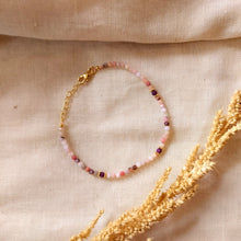 Load image into Gallery viewer, Sierlijke kralenarmband van 925 verguld zilver met roze opaal en robijn - Insight Stones