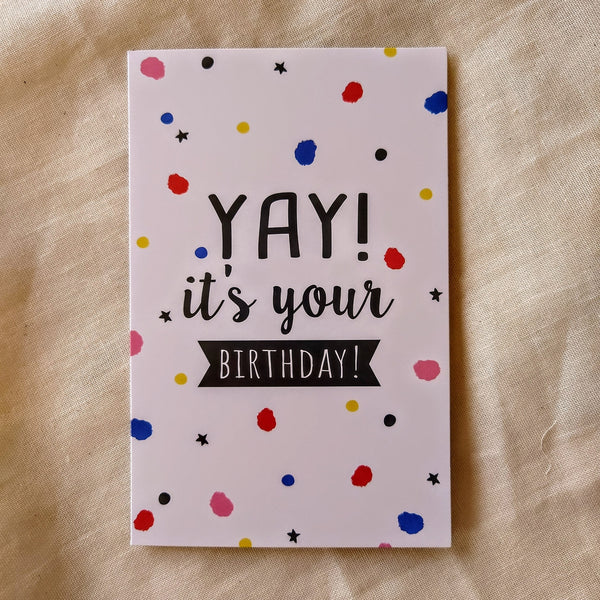 Yay! It's your birtday kaart - wit met stippen en sterren - Insight Stones